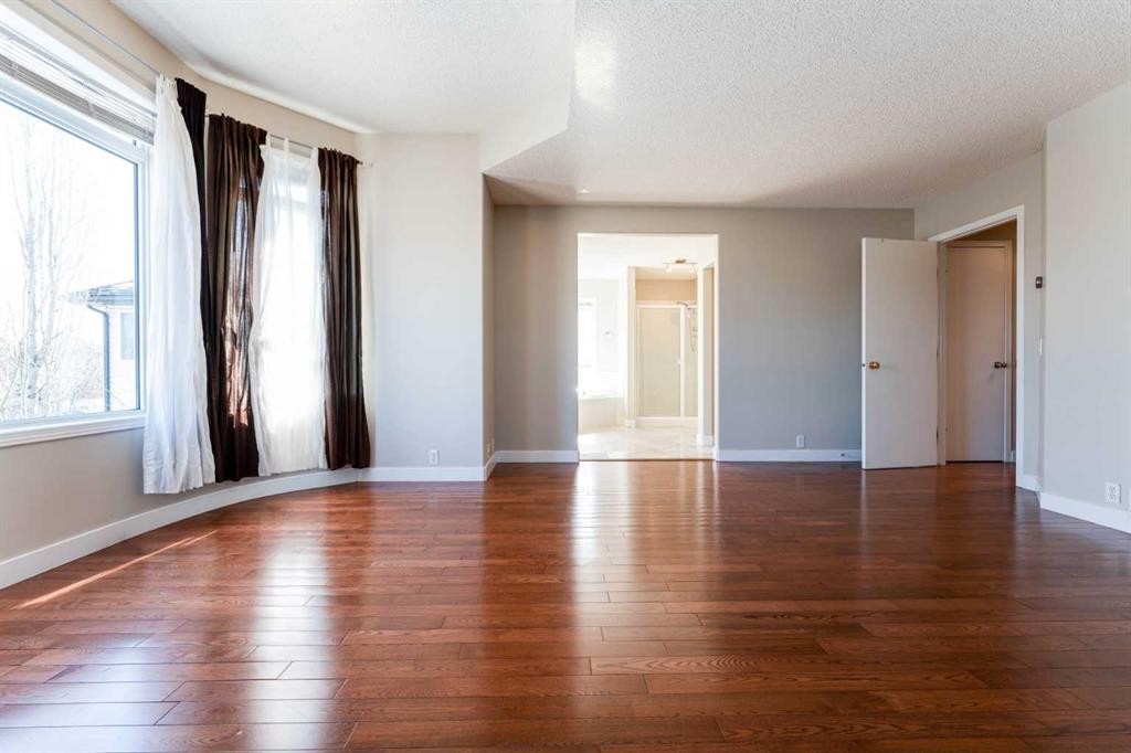 343 Millview Bay Sw, Calgary, AB - Indoor Photo Showing Other Room