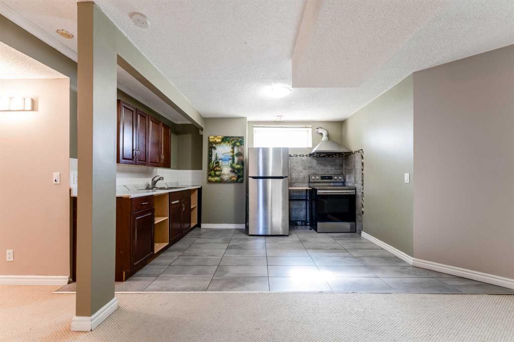 343 Millview Bay Sw, Calgary, AB - Indoor Photo Showing Kitchen