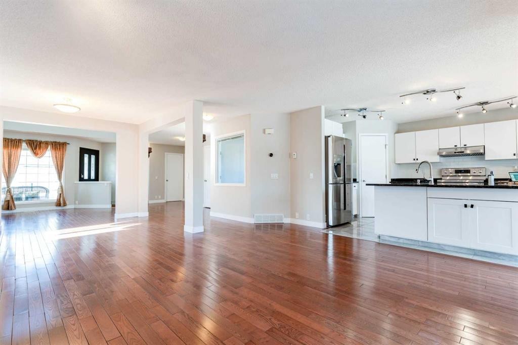 343 Millview Bay Sw, Calgary, AB - Indoor Photo Showing Kitchen