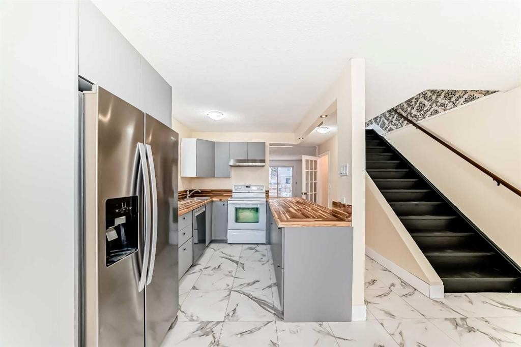 5 Templeby Way Ne, Calgary, AB - Indoor Photo Showing Kitchen