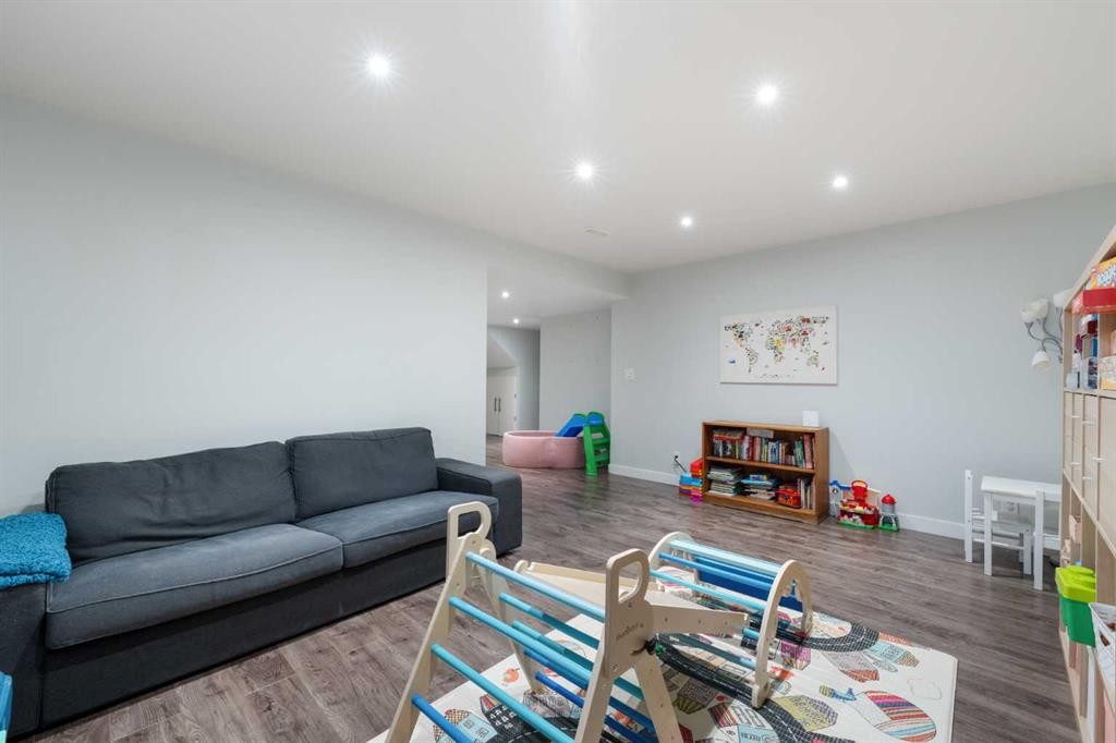 150 Auburn Springs Boulevard Se, Calgary, AB - Indoor Photo Showing Living Room