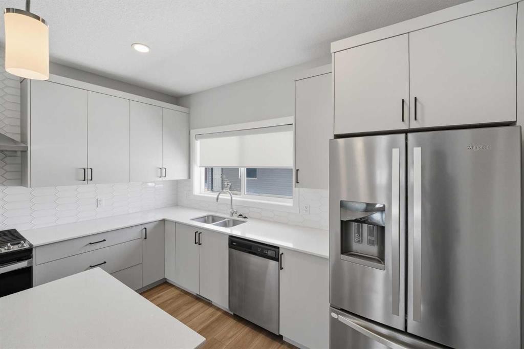 125 Edith Gate Nw, Calgary, AB - Indoor Photo Showing Kitchen With Stainless Steel Kitchen With Double Sink With Upgraded Kitchen