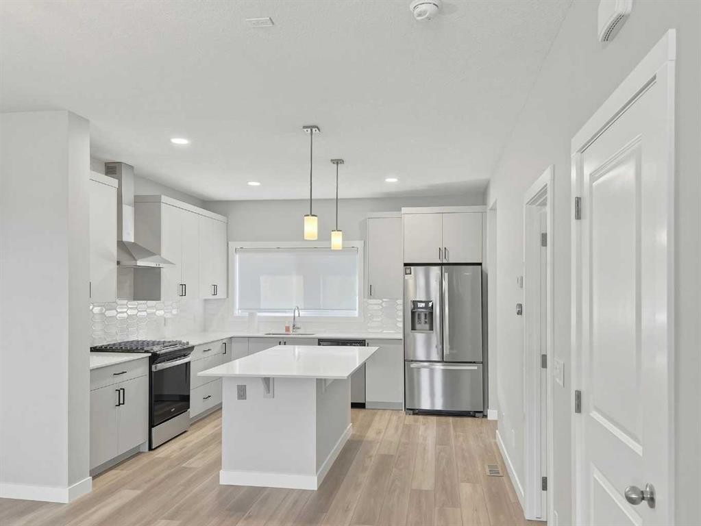 125 Edith Gate Nw, Calgary, AB - Indoor Photo Showing Kitchen With Stainless Steel Kitchen With Upgraded Kitchen