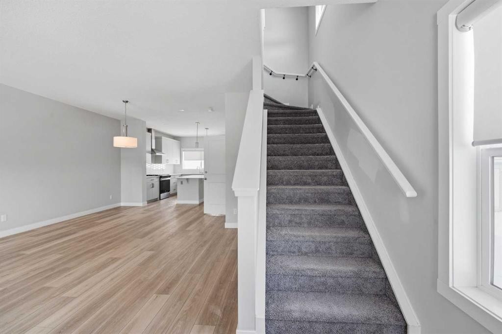 125 Edith Gate Nw, Calgary, AB - Indoor Photo Showing Other Room
