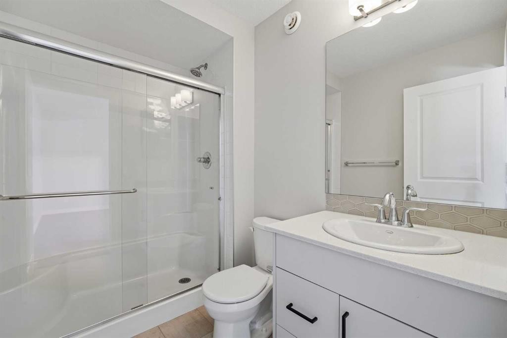 125 Edith Gate Nw, Calgary, AB - Indoor Photo Showing Bathroom