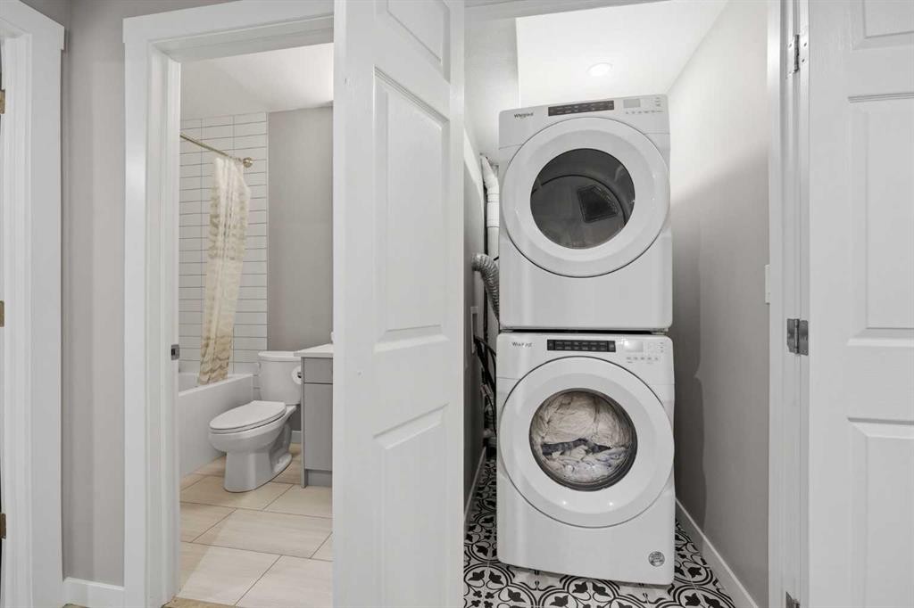 125 Edith Gate Nw, Calgary, AB - Indoor Photo Showing Laundry Room