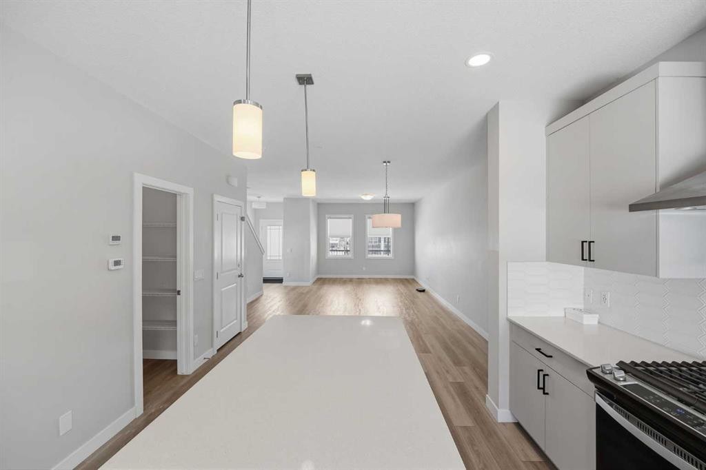 125 Edith Gate Nw, Calgary, AB - Indoor