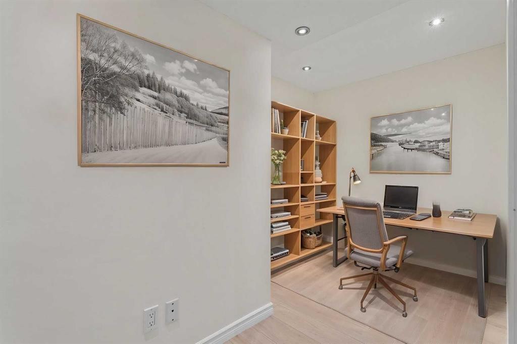 386 Mahogany Terrace Se, Calgary, AB - Indoor Photo Showing Office