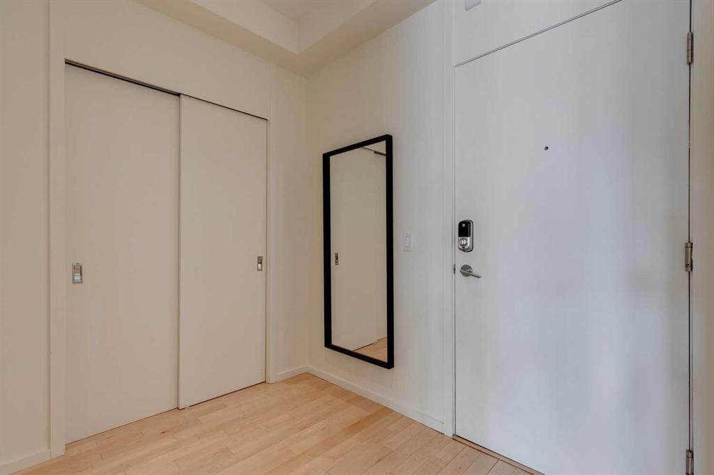 202-414 Meredith Road Ne, Calgary, AB - Indoor Photo Showing Other Room