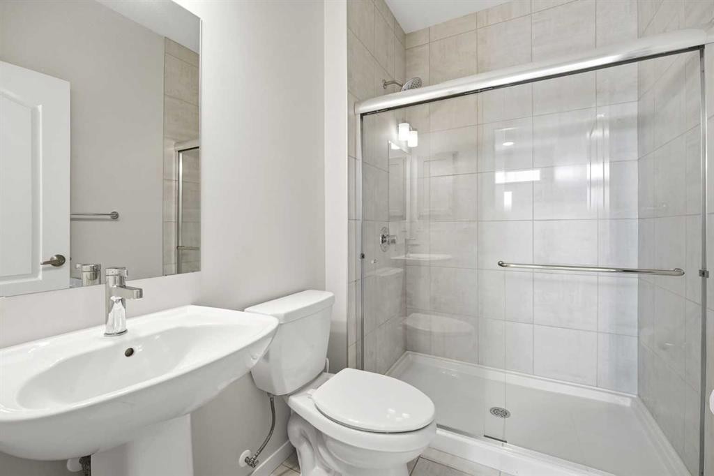 34 Aquila Way Nw, Calgary, AB - Indoor Photo Showing Bathroom