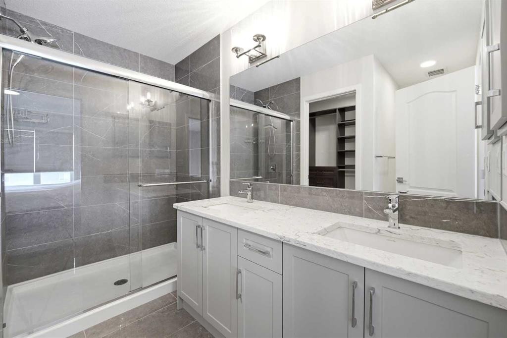 34 Aquila Way Nw, Calgary, AB - Indoor Photo Showing Bathroom