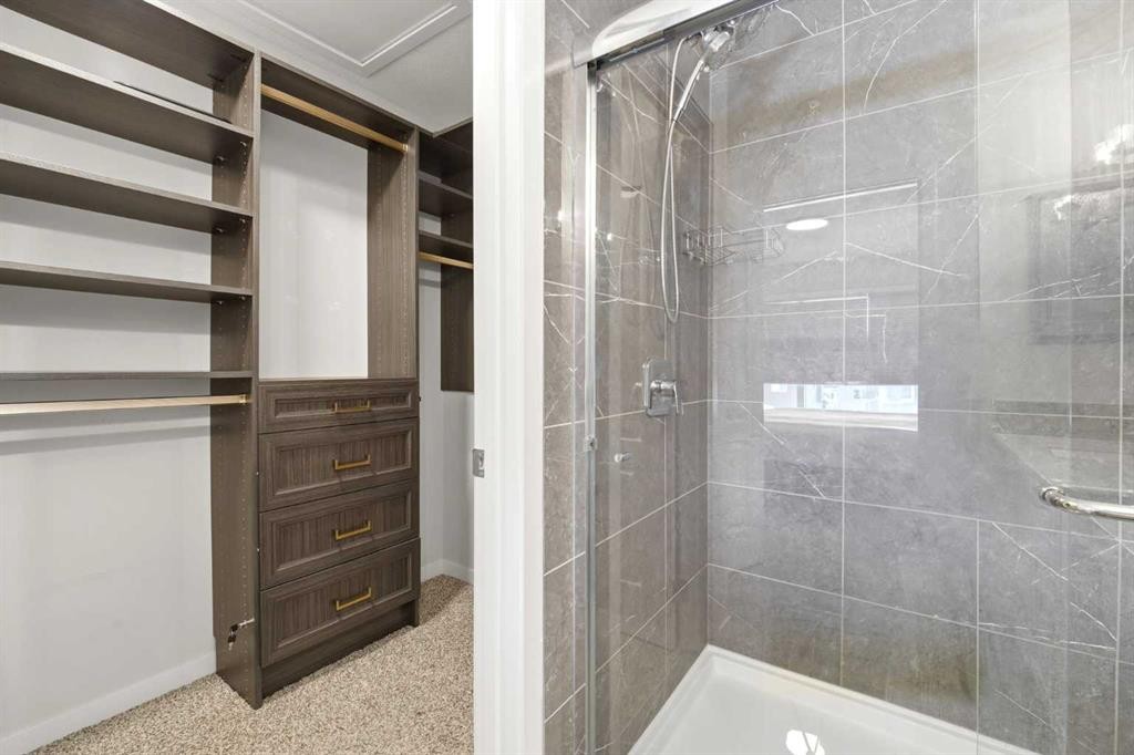 34 Aquila Way Nw, Calgary, AB - Indoor Photo Showing Bathroom