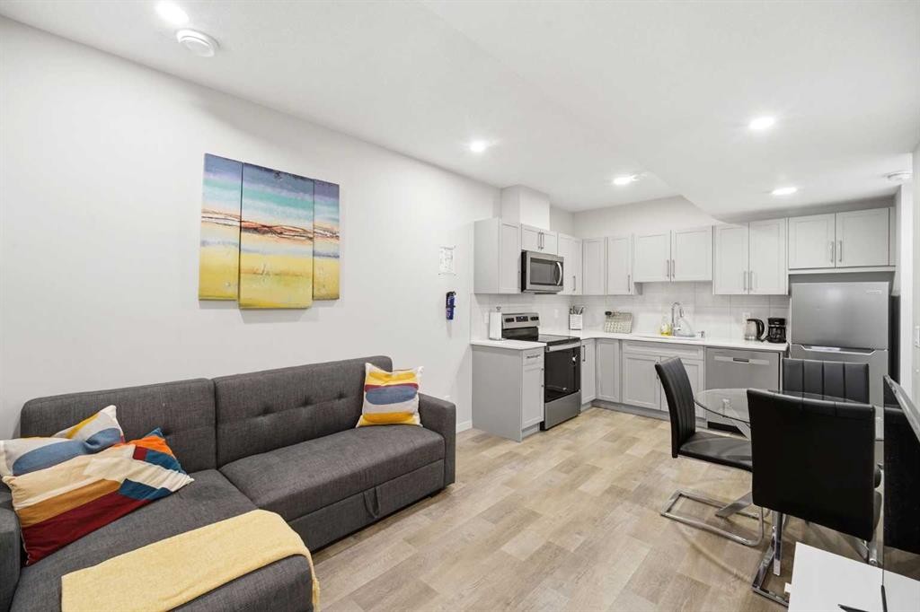 34 Aquila Way Nw, Calgary, AB - Indoor