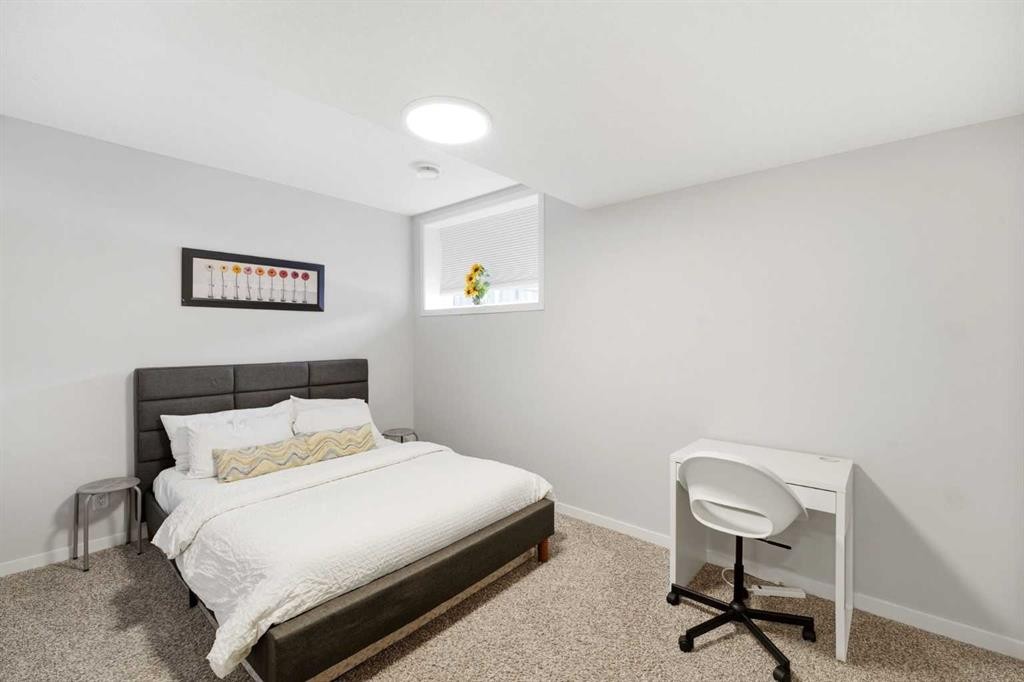 34 Aquila Way Nw, Calgary, AB - Indoor Photo Showing Bedroom
