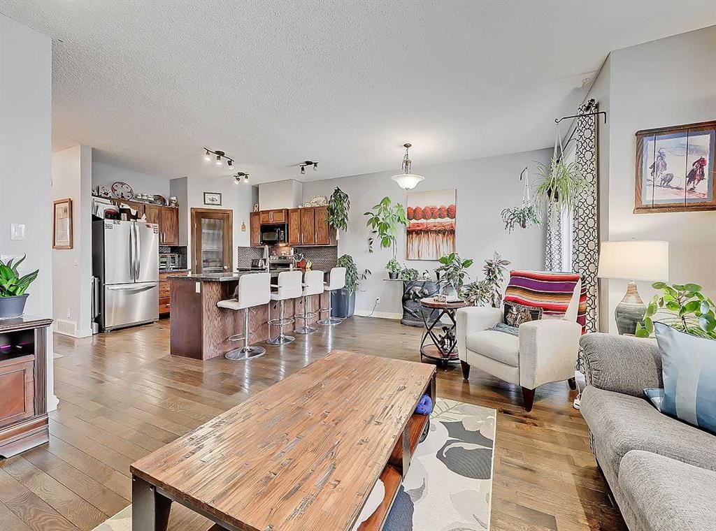 32-351 Monteith Drive Se, High River, AB - Indoor Photo Showing Living Room