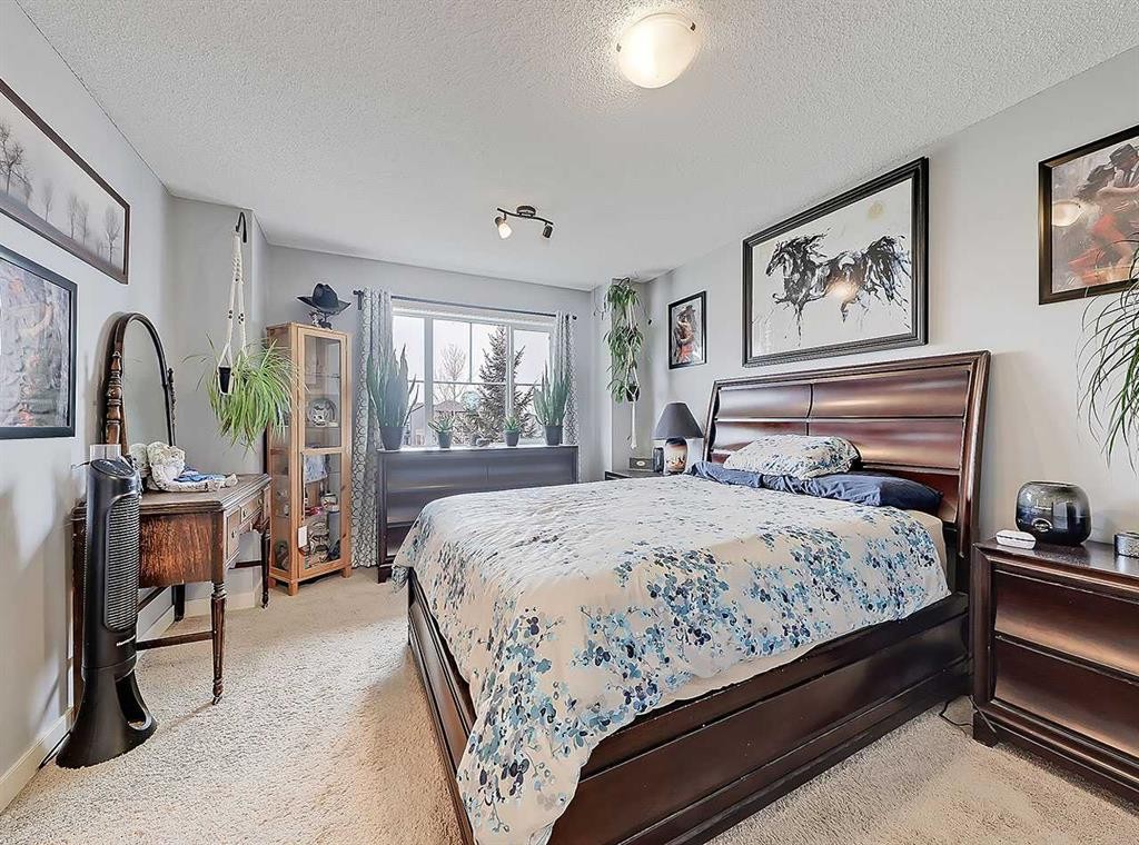 32-351 Monteith Drive Se, High River, AB - Indoor Photo Showing Bedroom