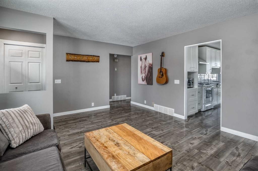 94 Glendale Way, Cochrane, AB - Indoor