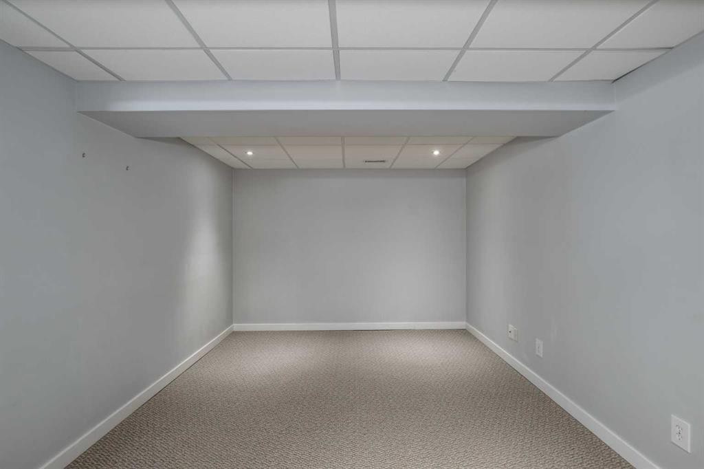 94 Glendale Way, Cochrane, AB - Indoor Photo Showing Other Room