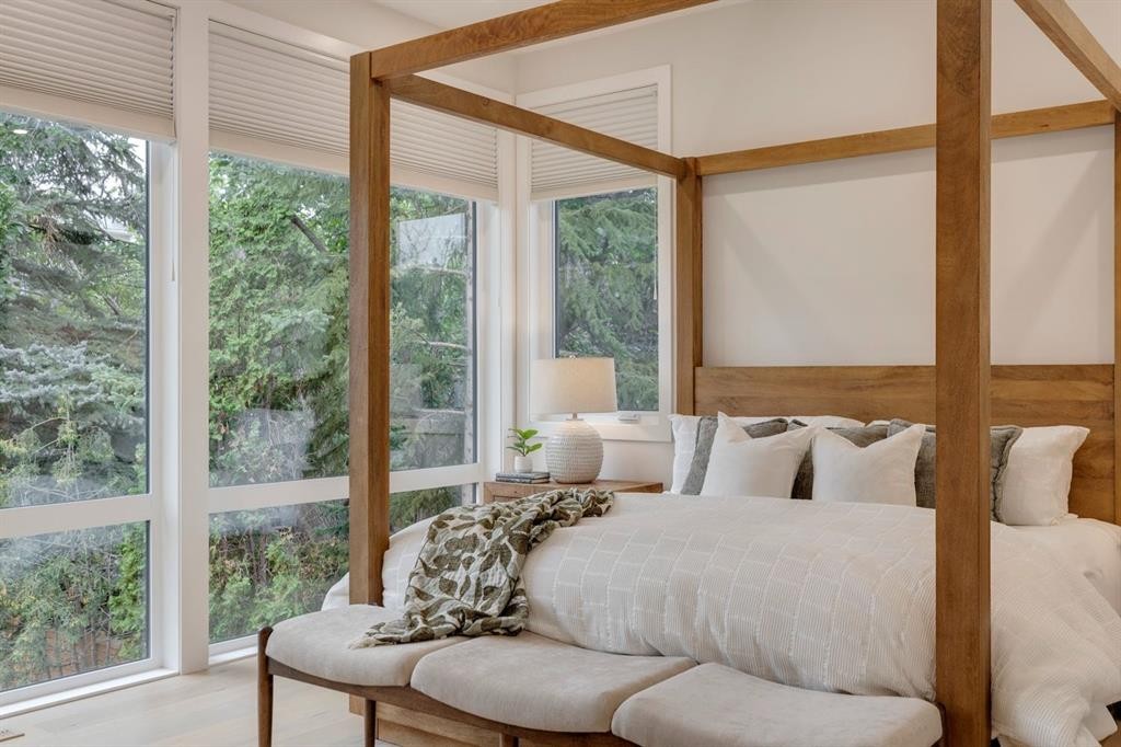 1307 Hamilton Street Nw, Calgary, AB - Indoor Photo Showing Bedroom