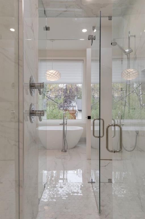 1307 Hamilton Street Nw, Calgary, AB - Indoor Photo Showing Bathroom