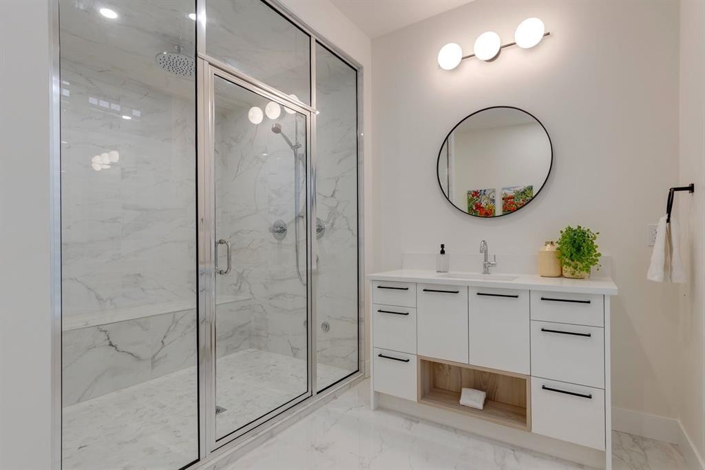 1307 Hamilton Street Nw, Calgary, AB - Indoor Photo Showing Bathroom