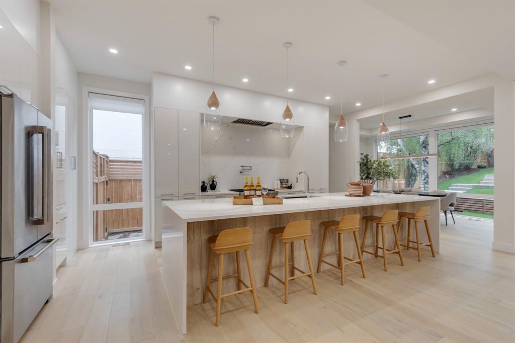 1307 Hamilton Street Nw, Calgary, AB - Indoor