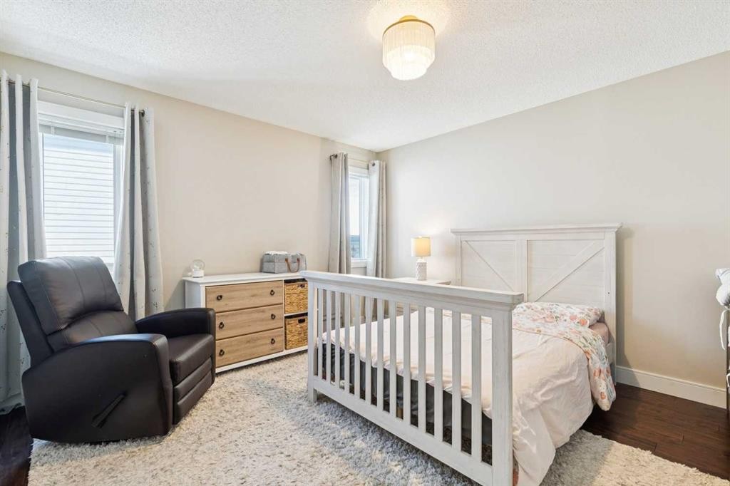 642 Schooner Cove Nw, Calgary, AB - Indoor Photo Showing Bedroom
