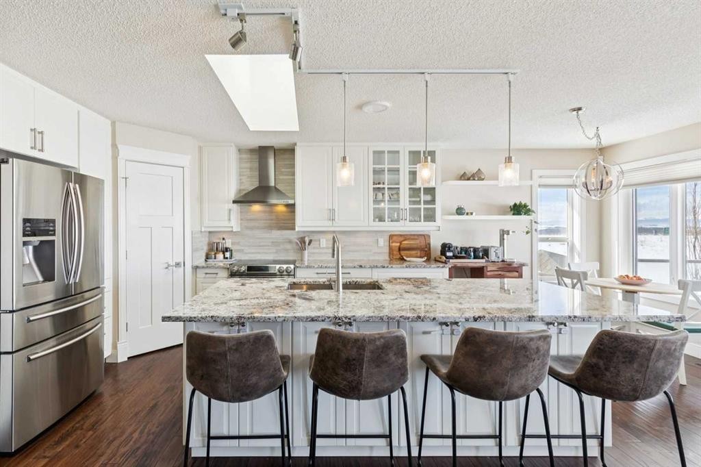 642 Schooner Cove Nw, Calgary, AB - Indoor Photo Showing Kitchen With Stainless Steel Kitchen With Upgraded Kitchen