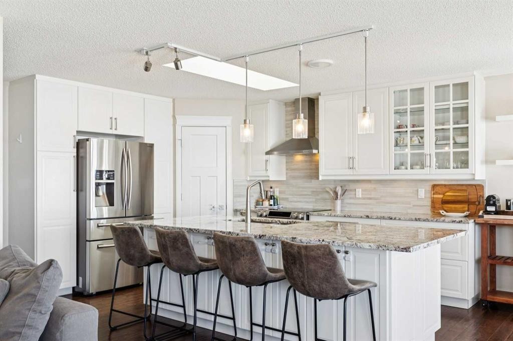 642 Schooner Cove Nw, Calgary, AB - Indoor Photo Showing Kitchen With Stainless Steel Kitchen With Upgraded Kitchen