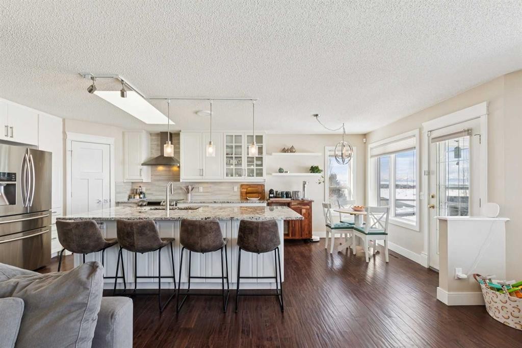 642 Schooner Cove Nw, Calgary, AB - Indoor Photo Showing Kitchen With Double Sink