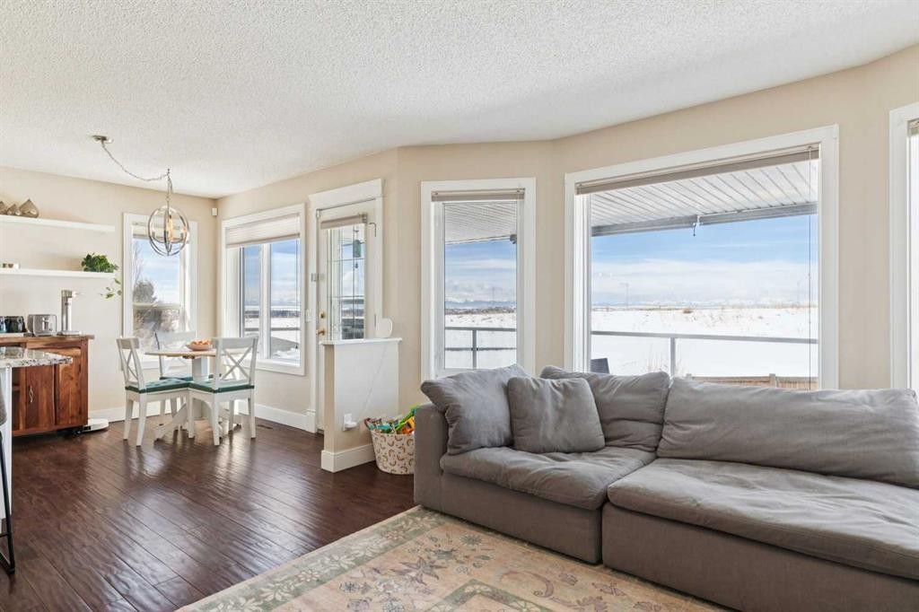 642 Schooner Cove Nw, Calgary, AB - Indoor Photo Showing Living Room