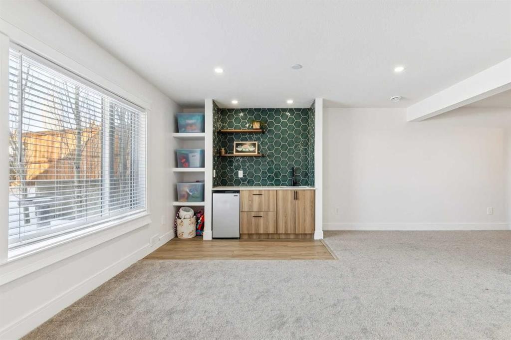 642 Schooner Cove Nw, Calgary, AB - Indoor Photo Showing Other Room