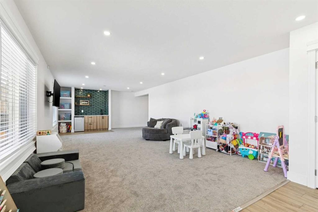 642 Schooner Cove Nw, Calgary, AB - Indoor