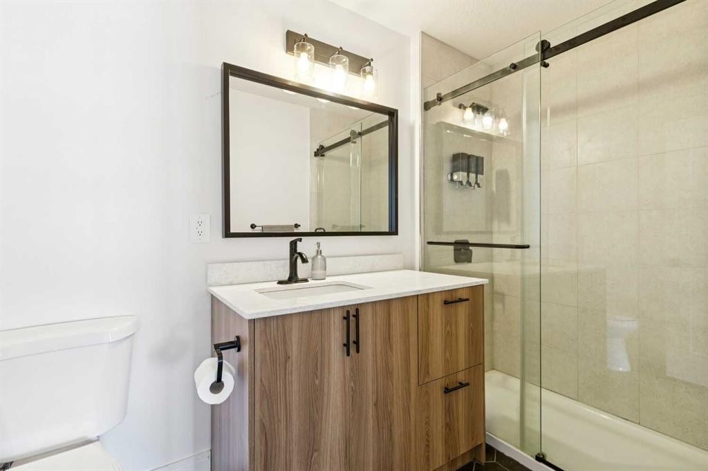 642 Schooner Cove Nw, Calgary, AB - Indoor Photo Showing Bathroom