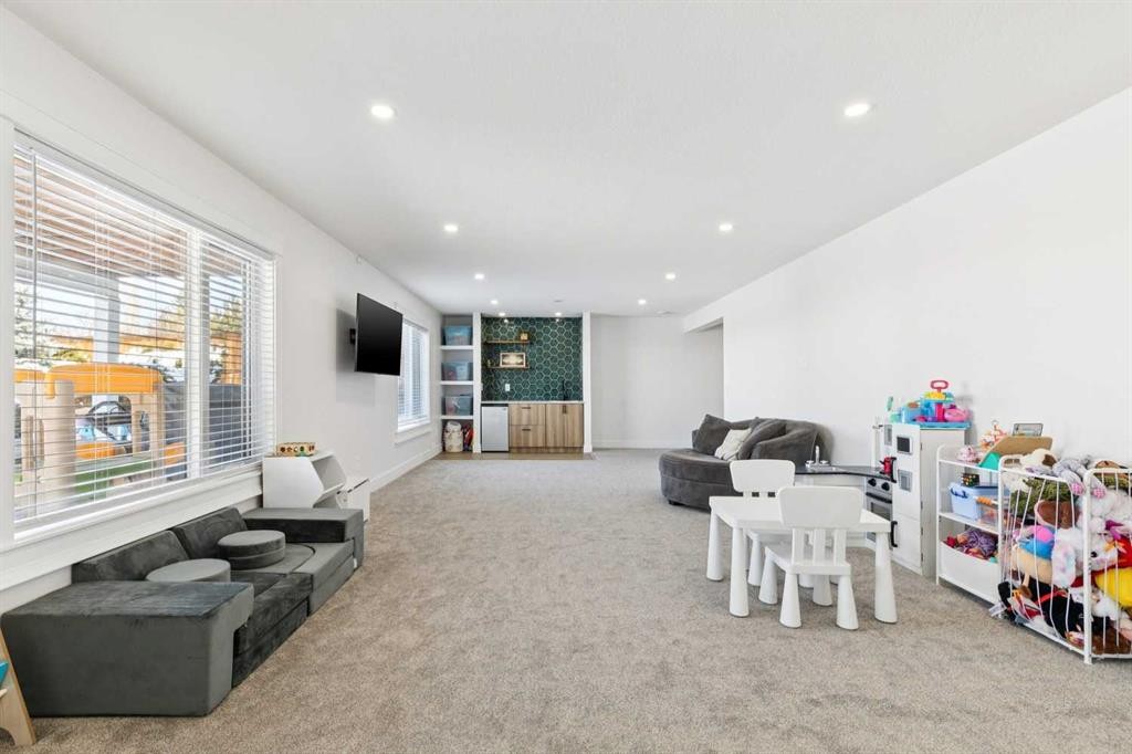 642 Schooner Cove Nw, Calgary, AB - Indoor