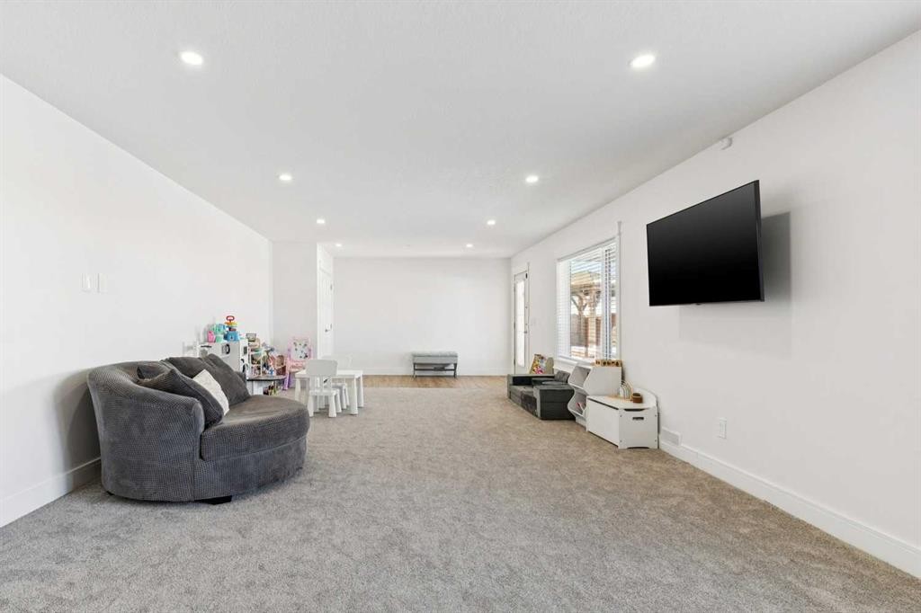 642 Schooner Cove Nw, Calgary, AB - Indoor