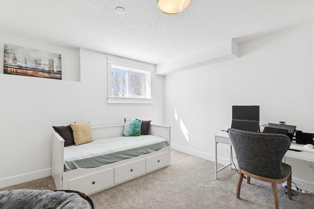 642 Schooner Cove Nw, Calgary, AB - Indoor Photo Showing Bedroom