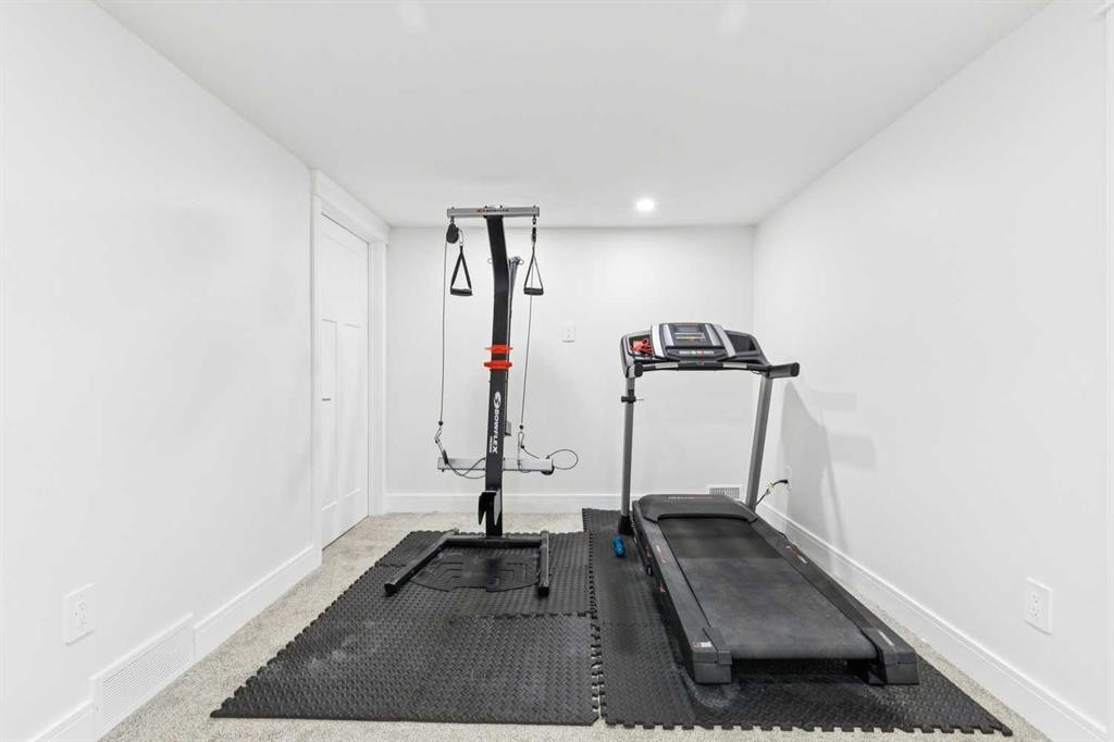 642 Schooner Cove Nw, Calgary, AB - Indoor Photo Showing Gym Room