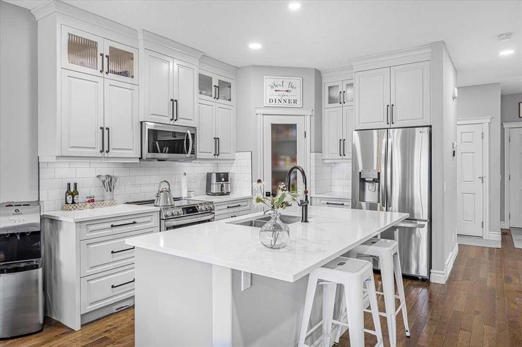 26-351 Monteith Drive Se, High River, AB - Indoor Photo Showing Kitchen With Upgraded Kitchen