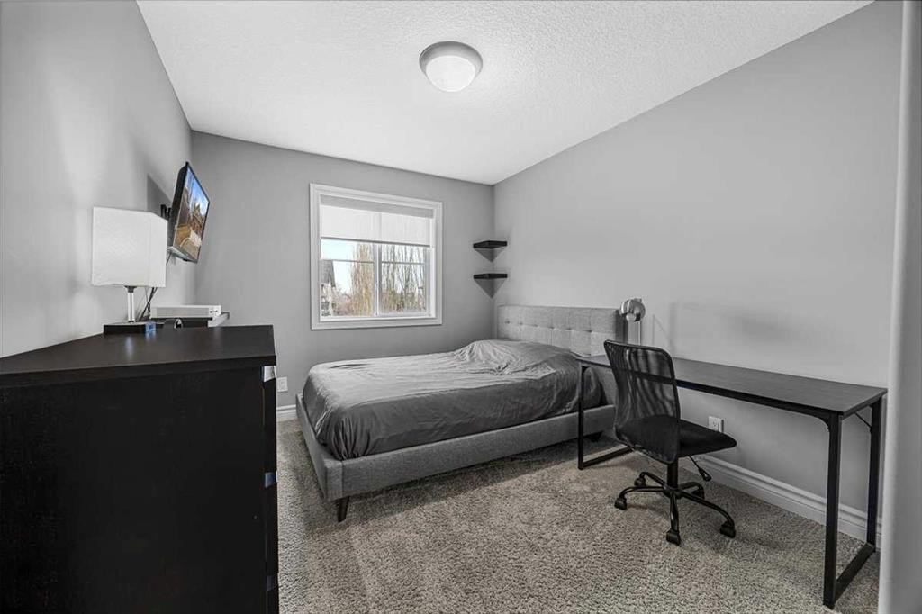 26-351 Monteith Drive Se, High River, AB - Indoor Photo Showing Bedroom
