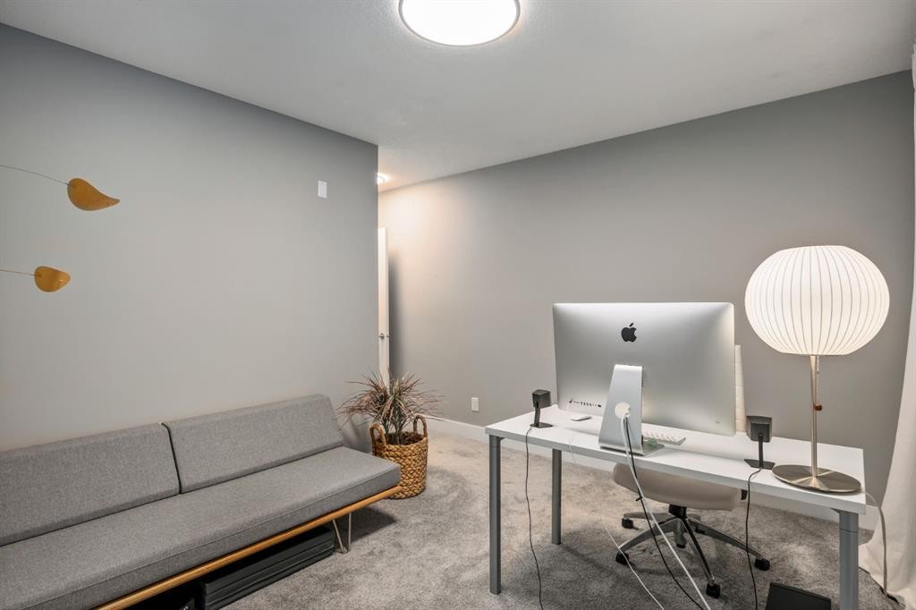 2915 17 Street Sw, Calgary, AB - Indoor Photo Showing Office