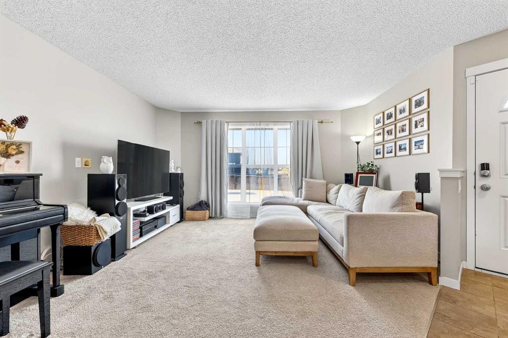 336 Cranberry Circle Se, Calgary, AB - Indoor Photo Showing Living Room