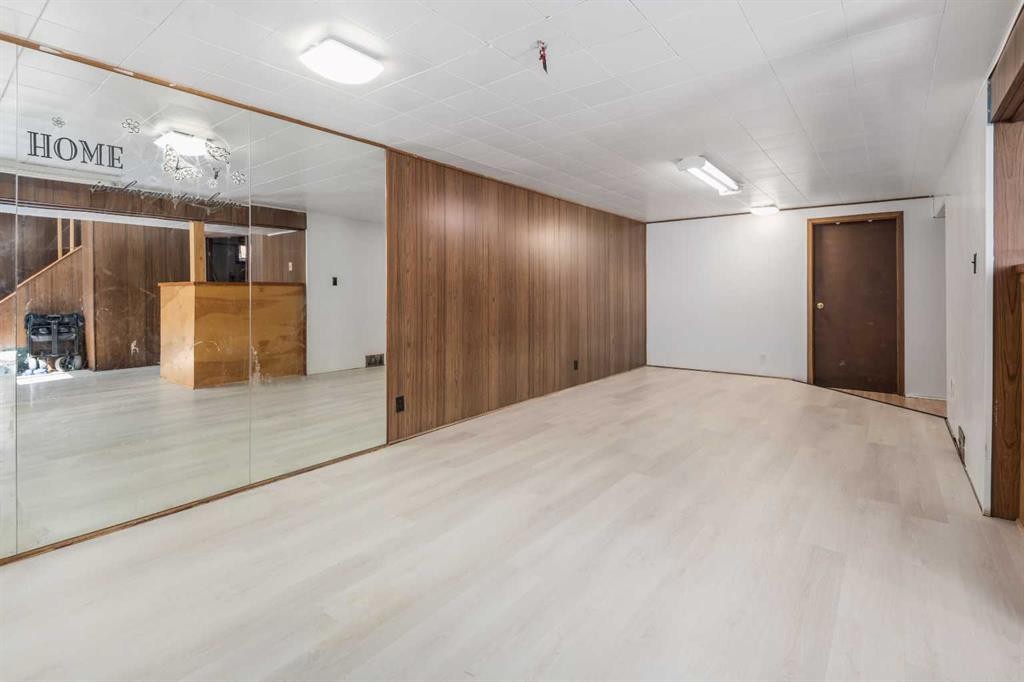 4504 14 Street Nw, Calgary, AB - Indoor
