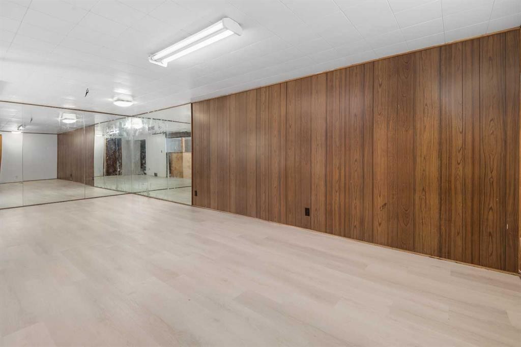 4504 14 Street Nw, Calgary, AB - Indoor Photo Showing Other Room