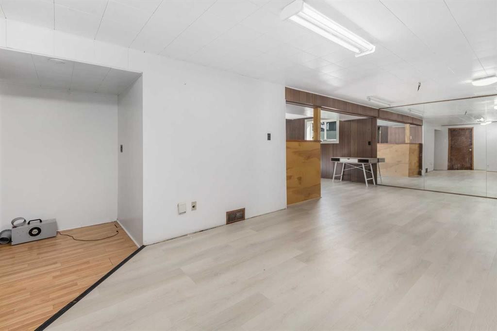 4504 14 Street Nw, Calgary, AB - Indoor
