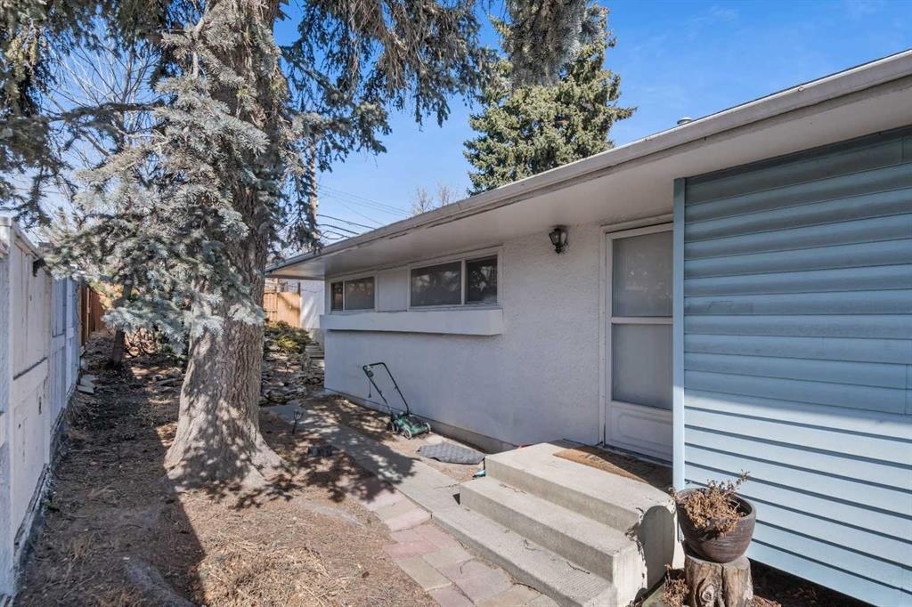 4504 14 Street Nw, Calgary, AB - Outdoor