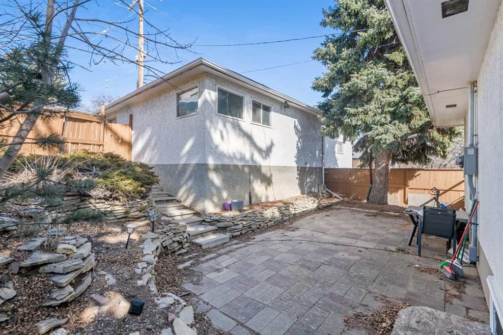 4504 14 Street Nw, Calgary, AB - Outdoor