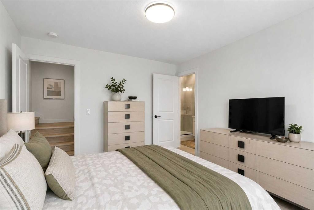 244 Sovereign Common Sw, Calgary, AB - Indoor Photo Showing Bedroom