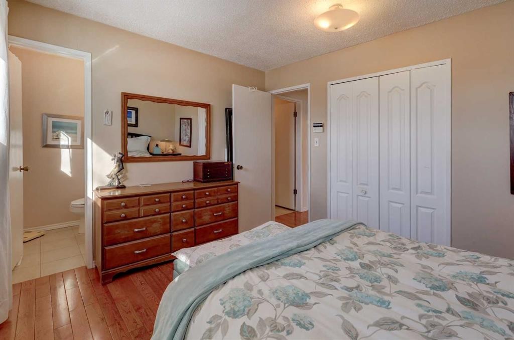 540 Lysander Drive Se, Calgary, AB - Indoor Photo Showing Bedroom