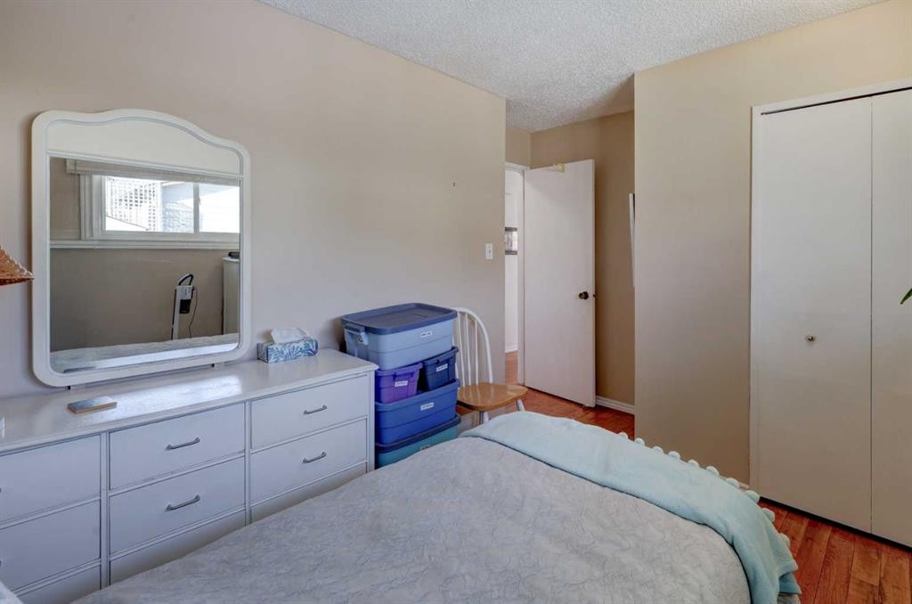 540 Lysander Drive Se, Calgary, AB - Indoor Photo Showing Bedroom